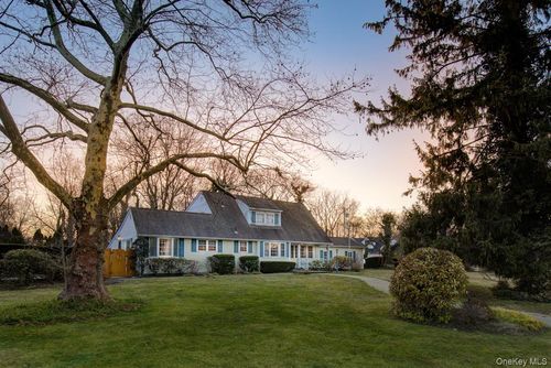 43 Carnegie Ave, Huntington, NY, 11743-3112 | Card Image