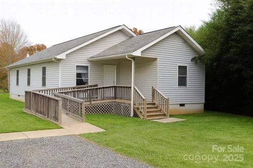 1012 N Canton Rd, Canton, NC, 28716-3136 | Card Image