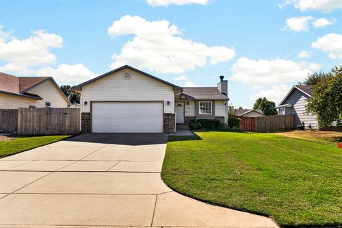 1313 E Lonna St, Haysville, KS, 67060-1487 | Card Image