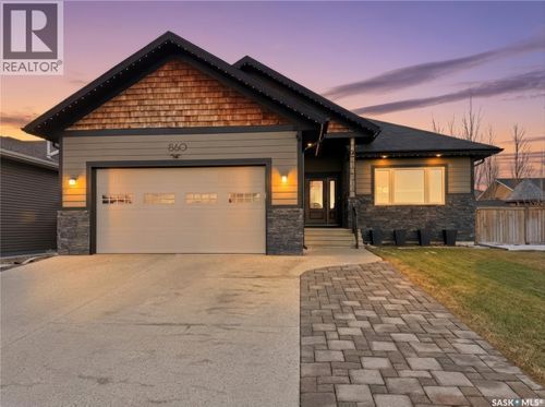 860 Colonel Otter Dr, Swift Current, SK, S9H4W9 | Card Image