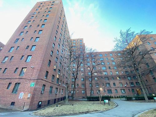3f-1604 Metropolitan Avenue, New York, NY, 10462 | Card Image