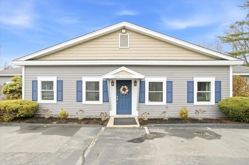 8 Chestnut Dr, Bedford, NH, 03110-5520 | Card Image