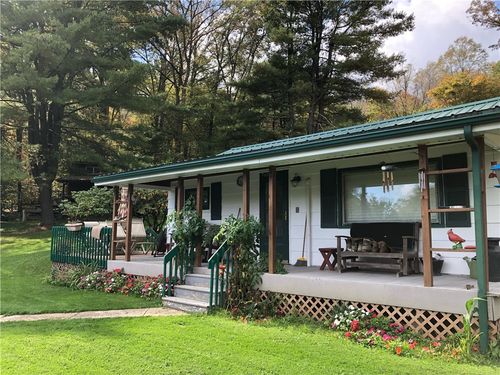 132 Garntham Ln, Pleasantville, PA, 16341-4004 | Card Image