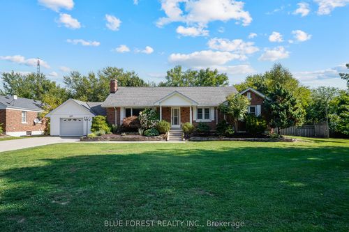 {{alt}} | Card Image