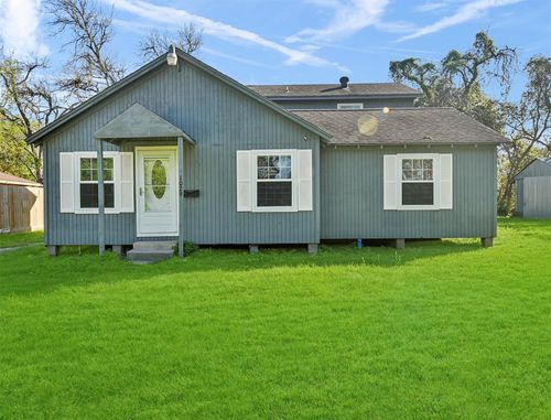 1029 Sycamore St, La Marque, TX, 77568-5849 | Card Image