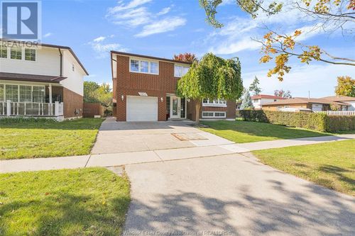2855 Forest Glade Dr, Windsor, ON, N8R1L4 | Card Image