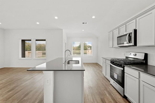 15053 Cherry Creek Dr, House other with 3 bedrooms, 2 bathrooms and 2 parking in Magnolia TX | Image 5