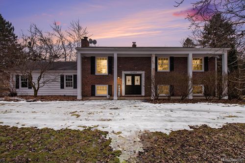 13428 Sequoia Ln, South Lyon, MI, 48178-9110 | Card Image