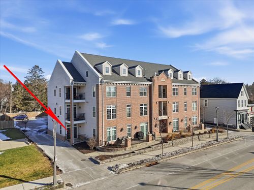 7224 W State St, Wauwatosa, WI, 53213-2700 | Card Image