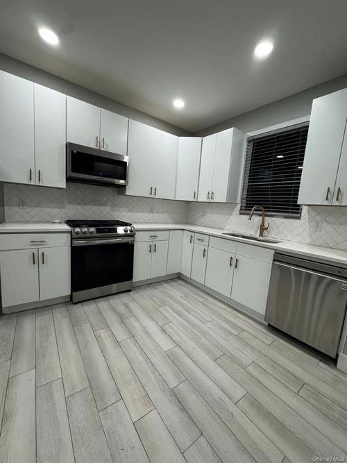 1-588 W Broadway, Cedarhurst, NY, 11516-1730 | Card Image