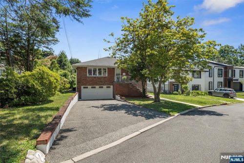 2 Henry St, Englewood Cliffs, NJ, 07632-1410 | Card Image