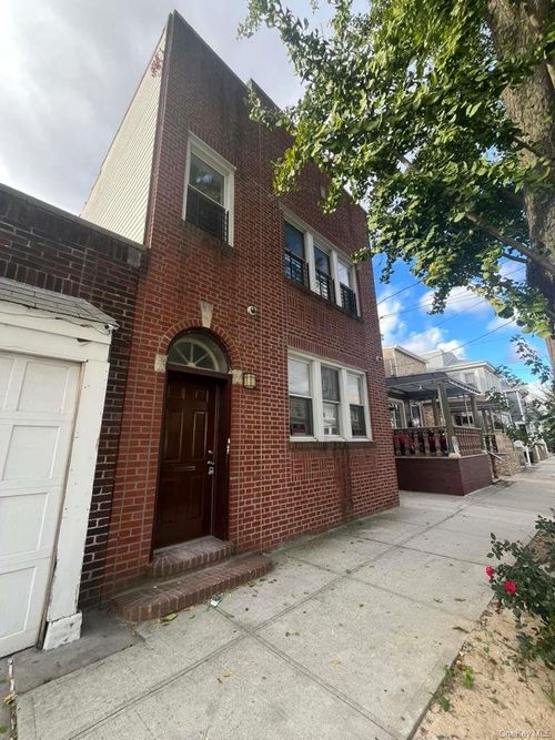 7832 87th Ave, Woodhaven, NY, 11421-1815 | Card Image