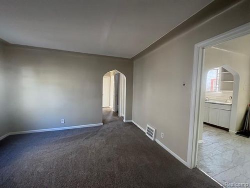 20274 Hickory St, Detroit, MI, 48205-1133 | Card Image