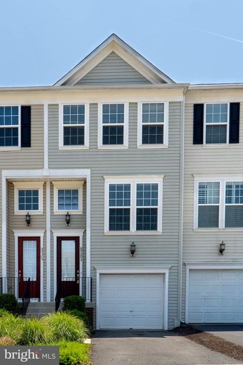 8381 Scotland Loop, MANASSAS, VA, 20109-3191 | Card Image