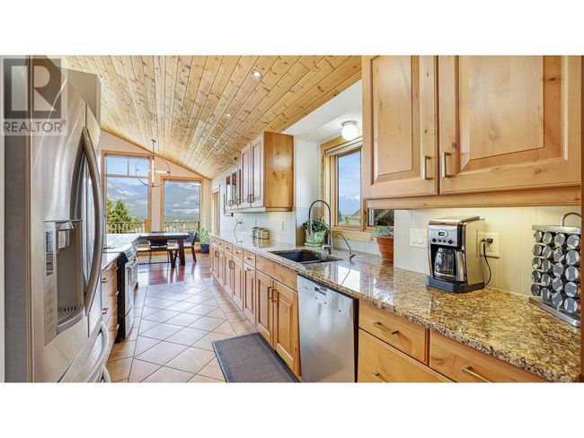1910 Pineridge Dr, House other with 5 bedrooms, 3 bathrooms and 23 parking in Invermere BC | Image 22