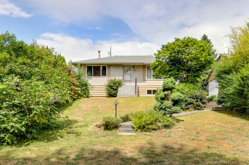 1118 Cloverley St, North Vancouver, BC, V7L1N6 | Card Image