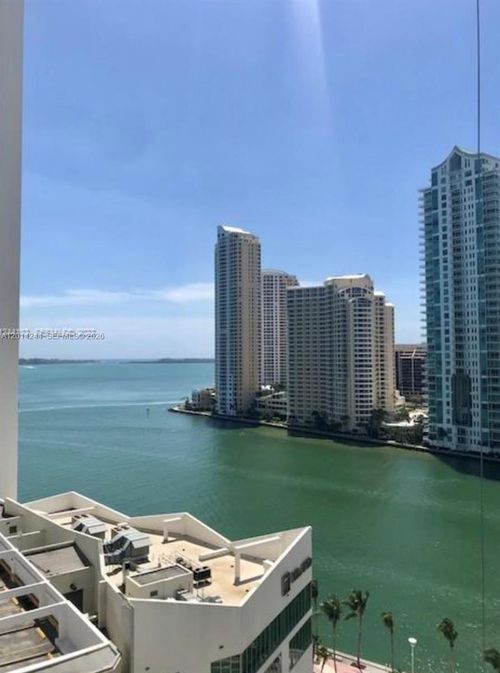 l-l32-300 S Biscayne Blvd, Miami, FL, 33131-5312 | Card Image