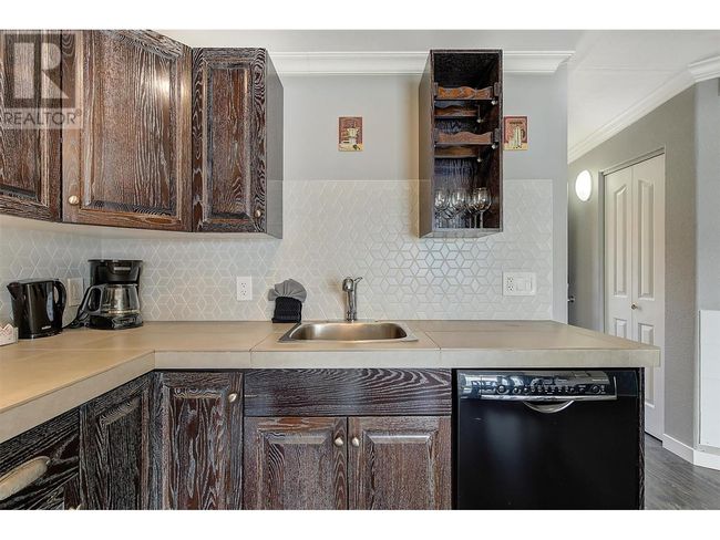 11 - 3701 Beach Ave, Home with 2 bedrooms, 2 bathrooms and 1 parking in Peachland BC | Image 22