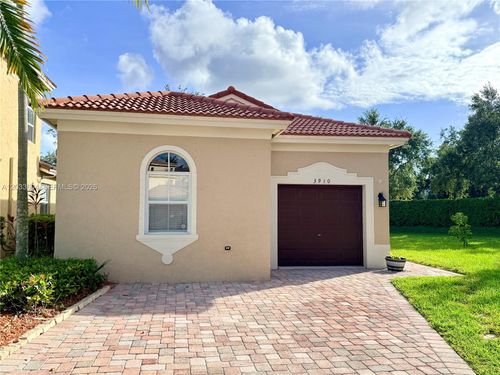 3910 Ne 10th Dr, Homestead, FL, 33033-5928 | Card Image