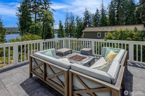 9950 Se 39th St, Mercer Island, WA, 98040-3786 | Card Image