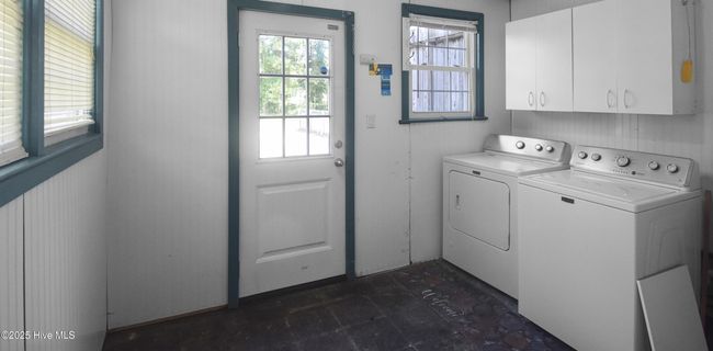 Laundry Room | Image 20