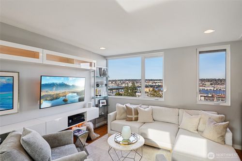 1230 W Emerson St, Seattle, WA, 98119-1318 | Card Image