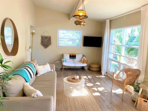710 3rd St, Encinitas, CA, 92024-4412 | Card Image