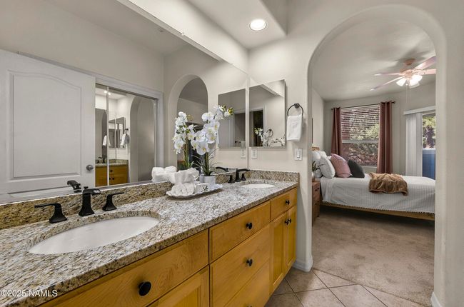Dual vanity sinks. | Image 10