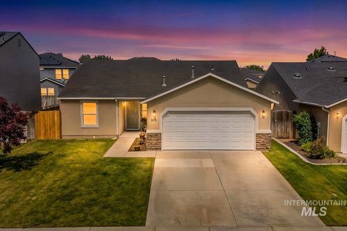 214 Parkmont Way, Caldwell, ID, 83605-8071 | Card Image