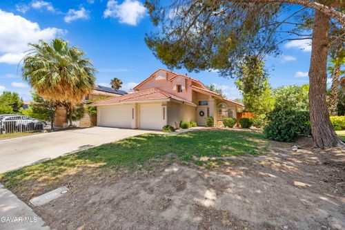 39524 Hawthorne St, Palmdale, CA, 93551-4072 | Card Image