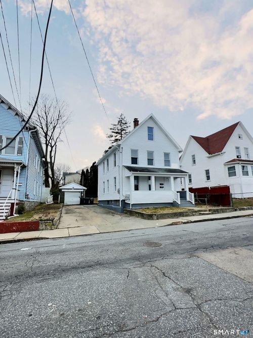 42 Spring St, New London, CT, 06320-3511 | Card Image