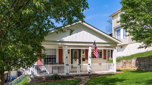 821 Stewart Ave, Cambridge, OH, 43725-1825 | Card Image
