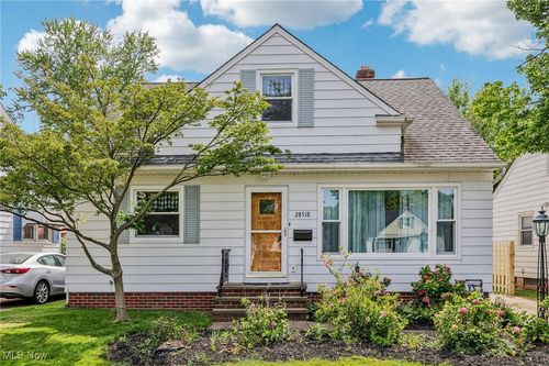 28518 Arlington Cir, Willowick, OH, 44095-5037 | Card Image