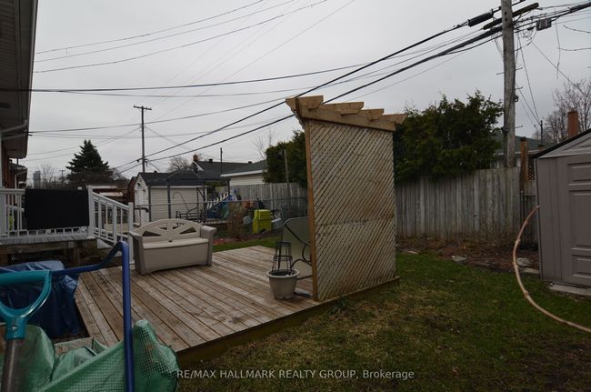 686 Cummings Ave, House attached with 3 bedrooms, 1 bathrooms and 2 parking in Ottawa ON | Image 19