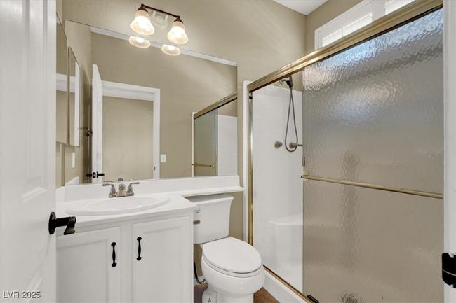 Downstairs bedroom with en suite bathroom | Image 19