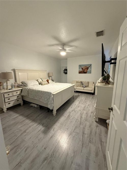 1954 Se 23rd Ter, Homestead, FL, 33035-2065 | Card Image