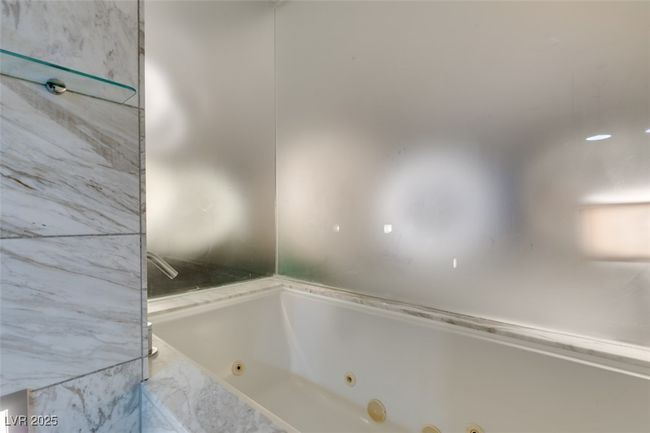 Full bathroom featuring a tub with jets | Image 32