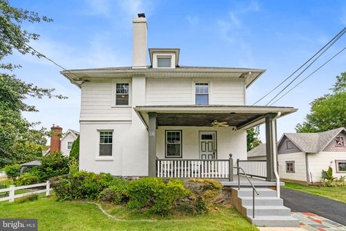 23 W Knowles Ave, GLENOLDEN, PA, 19036-1818 | Card Image