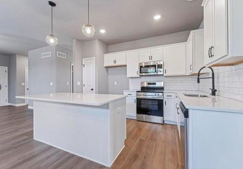 12508 S Parkwood Ln, Lee's Summit, MO, 64086-6721 | Card Image