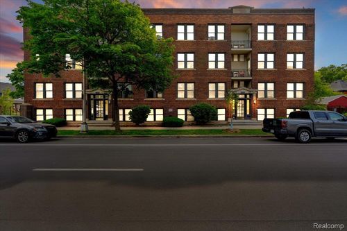 101-7750 3rd St, Detroit, MI, 48202-2454 | Card Image