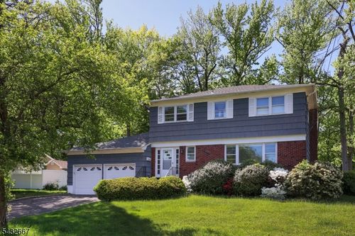 21 Saint Germain Dr, Clark, NJ, 07066-2621 | Card Image
