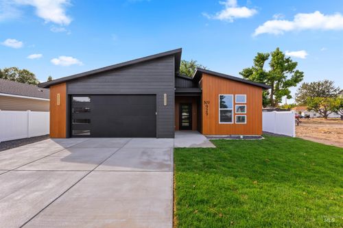 929 Aiken Ave, Buhl, ID, 83316-1804 | Card Image