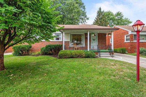 6651 Cardwell St, Garden City, MI, 48135-2581 | Card Image