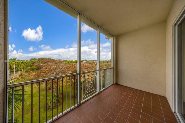 APT-501 - 3600 Oaks Clubhouse Dr, Condo with 3 bedrooms, 2 bathrooms and null parking in Pompano Beach FL | Image 42