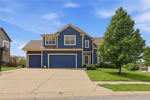 1217 Hampton Dr, Raymore, MO, 64083-8384 | Card Image