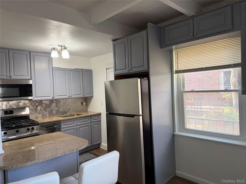 1-147 Grand Central Pkwy, Jamaica, NY, 11435-6336 | Card Image