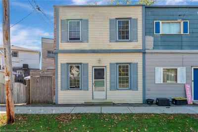 12 King St, Townhouse with 3 bedrooms, 2 bathrooms and null parking in Cayuga ON | Image 1