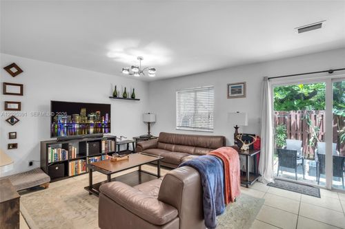 10-212 Ne 3rd St, Hallandale Beach, FL, 33009-3472 | Card Image