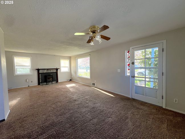 Living Room | Image 7