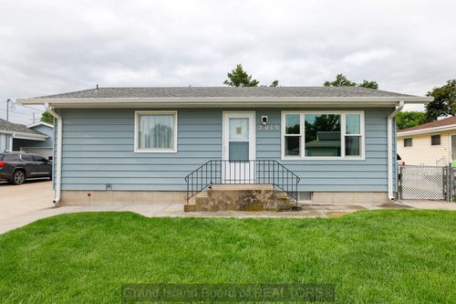 2015 W 11th St, Grand Island, NE, 68803-3617 | Card Image